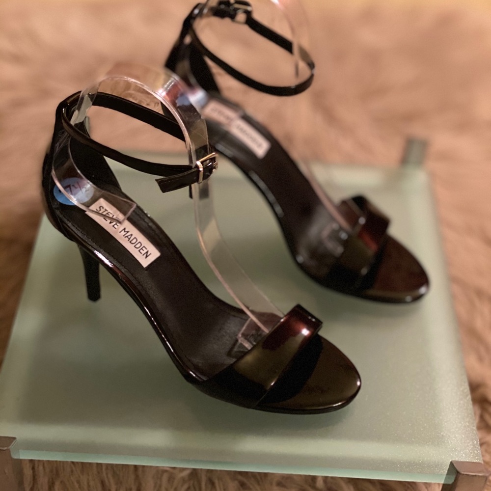 Steve Madden Patent Leather Ankle Strap Sandal - Picture 3 of 7
